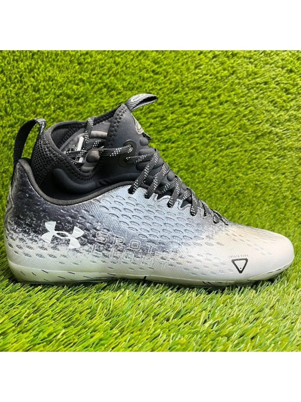 Under Armour Spotlight Lux MC 2.0 Mens Size 10.5 Black White Football Cleats